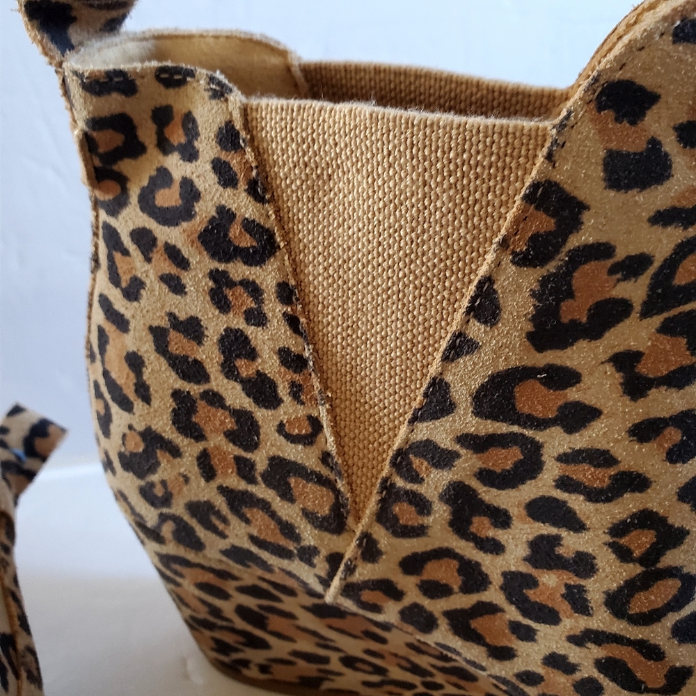 TOMS Women's Kelsey suede wedge ankle booties in a leopard print Size 10 - Picture 4 of 7
